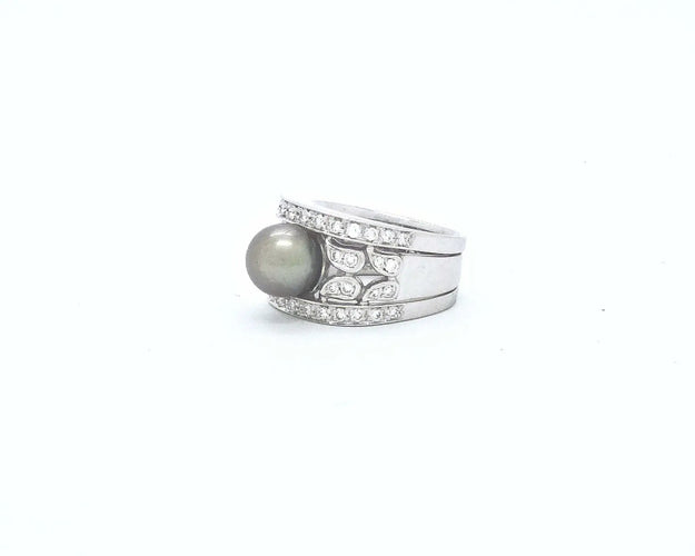 Bague Bague bandeau en or blanc 18 ct avec perle de Tahiti et diamants 58 Facettes 5690
