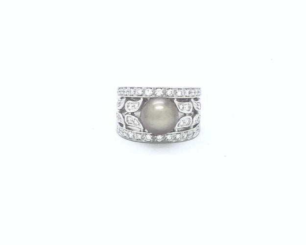 Bague Bague bandeau en or blanc 18 ct avec perle de Tahiti et diamants 58 Facettes 5690