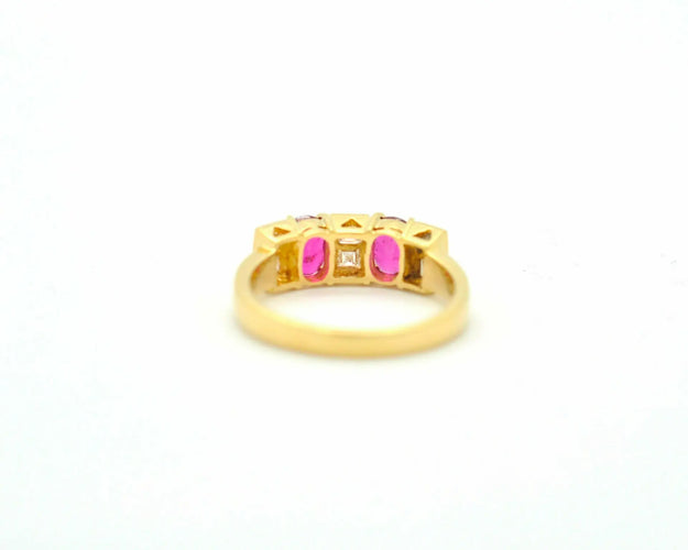 Bague Bague en or jaune 18 kt avec rubis et diamants 58 Facettes 9879