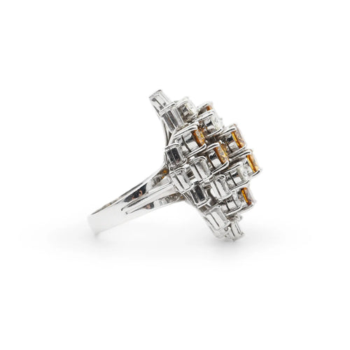 Bague Bague en or blanc 18 kt avec diamants jaunes et blancs 58 Facettes 8819