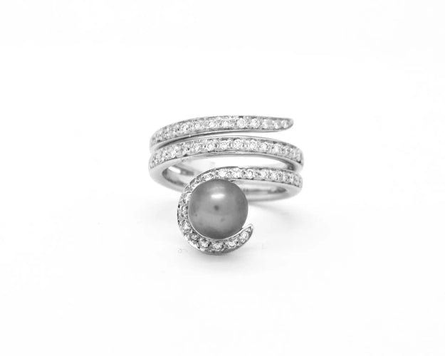 Bague 54 Bague en or blanc 18 ct avec perle de Tahiti et pavé de diamants 58 Facettes 4133