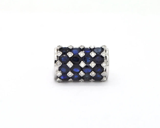 Bague Bague en or blanc 18 kt avec saphir 3 ct et diamants pavés 58 Facettes 4105
