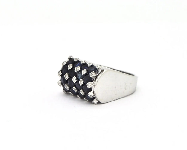 Bague Bague en or blanc 18 kt avec saphir 3 ct et diamants pavés 58 Facettes 4105
