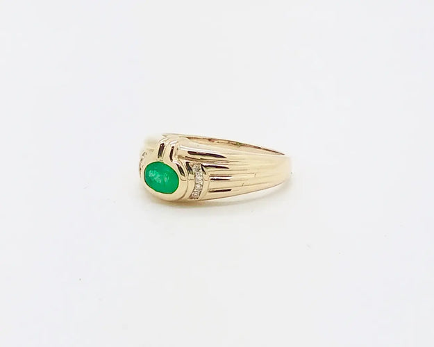 Bague Bague en or jaune avec émeraude brésilienne de 0,55 carat et diamants 58 Facettes 5434