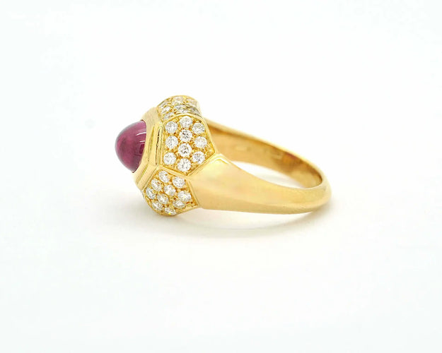 Bague Bague en or jaune 18 kt avec rubis cabochon 2,5 ct et diamants 58 Facettes 9865