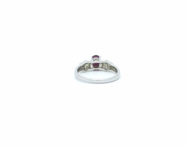 Bague Bague en or blanc 18 carats avec rubis birman 0,70 ct et diamants 58 Facettes 6163