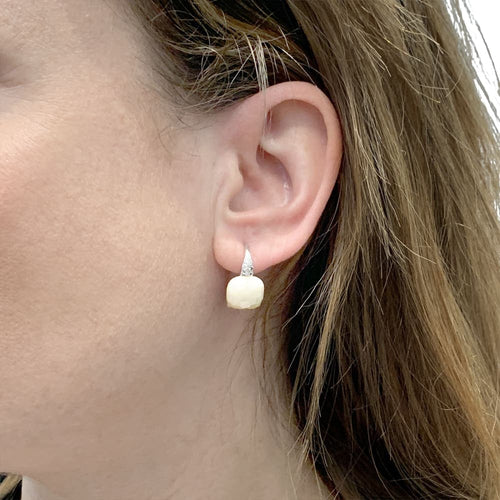 Boucles d'oreilles Pomellato Capri - Boucles d’oreilles en or blanc avec opale et diamants 58 Facettes 35332