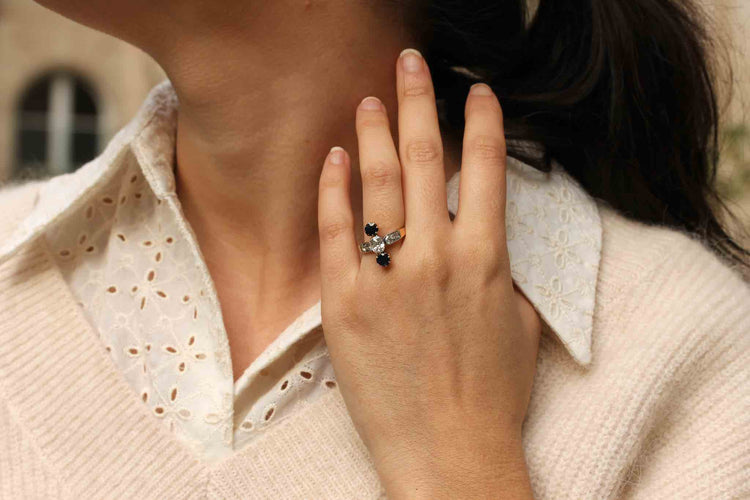 Bague 53 Bague 1900 en or jaune 18k et platine avec diamants et saphirs 58 Facettes 23604