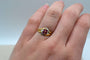 Bague 53 Bague tourbillon à volutes en or jaune 18 carats et rubis 58 Facettes 3873