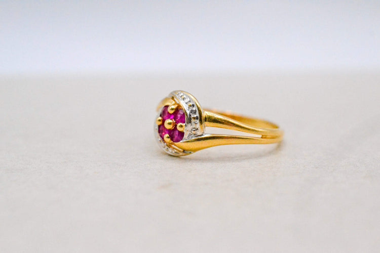 Bague 53 Bague tourbillon à volutes en or jaune 18 carats et rubis 58 Facettes 3873