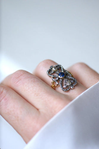 Bague 52.5 Bague ancienne entourage en or jaune 18kt et argent, saphir et diamants 58 Facettes