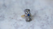 Bague 52.5 Bague ancienne entourage en or jaune 18kt et argent, saphir et diamants 58 Facettes