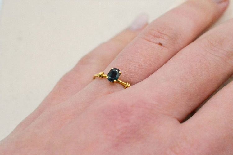 Bague 54 Bague solitaire en or jaune 18 carats et saphir 58 Facettes 3811