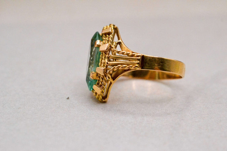 Bague 54 Bague marquise en or jaune 18 carats à spinelle synthétique navette 58 Facettes 3878