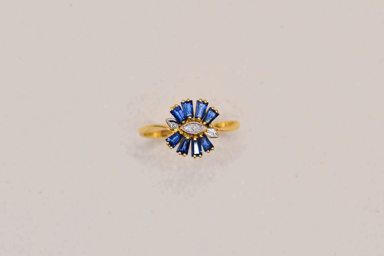 Bague 50 Bague en or jaune 14 carats saphirs taille trapèze et diamants 58 Facettes 3859
