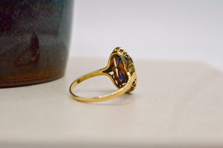 Bague 53 Bague Art Déco en or jaune et or blanc 18k, diamants et saphirs synthèse 58 Facettes 3792