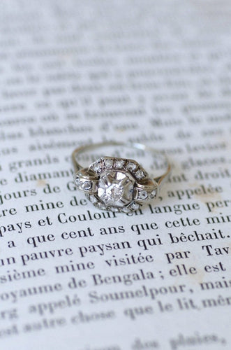 Bague 51.5 Bague Art Déco carrée en or blanc 18kt et diamants 58 Facettes