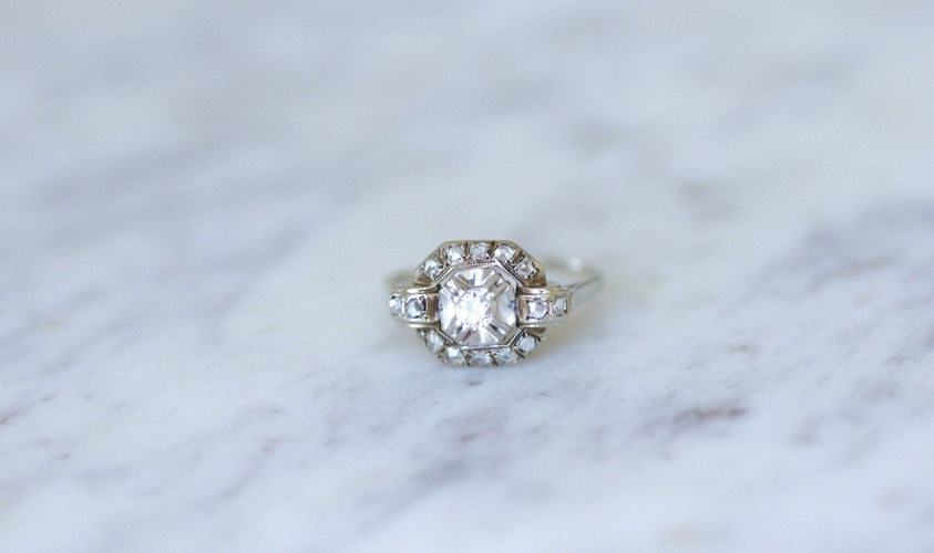 Bague 51.5 Bague Art Déco carrée en or blanc 18kt et diamants 58 Facettes