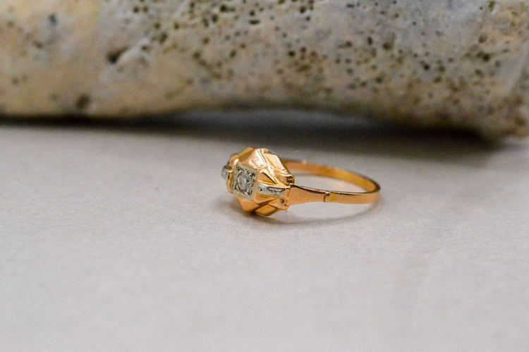 Bague 56 Bague Art Déco en or jaune et blanc 18 carats et diamant 58 Facettes 3830