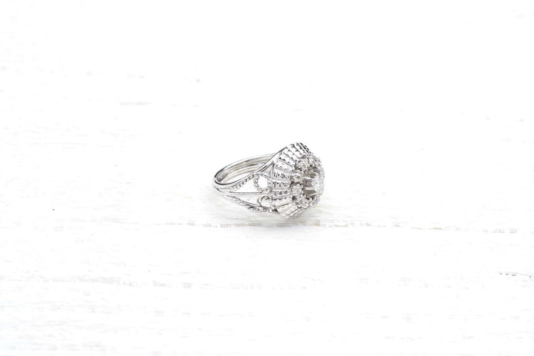 Bague 56 Bague dôme rétro en or blanc 18k et diamants 58 Facettes 23794 DV