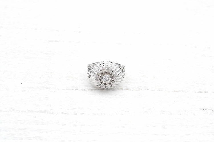 Bague 56 Bague dôme rétro en or blanc 18k et diamants 58 Facettes 23794 DV