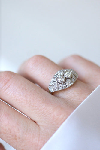 Bague 57 Bague dôme Art déco en platine et diamants 58 Facettes