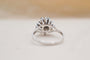Bague 58 Bague florale en or blanc 18 carats et diamants 58 Facettes 3684