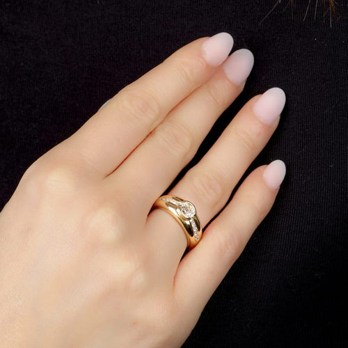 Bague 51 Bague jonc bombée en or jaune 750 et diamants 58 Facettes OC-61E00511