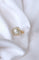 Bague 50 Bague marguerite ancienne en or jaune 18kt, diamants et perle fine 58 Facettes