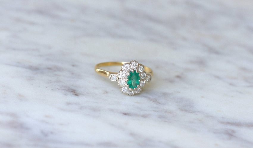 Bague 65 Bague marguerite en or jaune et blanc 18k, émeraude et diamants 58 Facettes