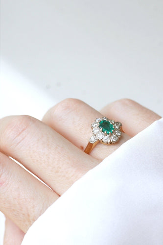 Bague 65 Bague marguerite en or jaune et blanc 18k, émeraude et diamants 58 Facettes