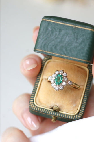 Bague 65 Bague marguerite en or jaune et blanc 18k, émeraude et diamants 58 Facettes