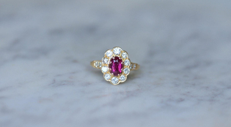 Bague 59 Bague marguerite ovale en or jaune 18k et rubis, diamants 58 Facettes