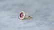 Bague 59 Bague marguerite ovale en or jaune 18k et rubis, diamants 58 Facettes