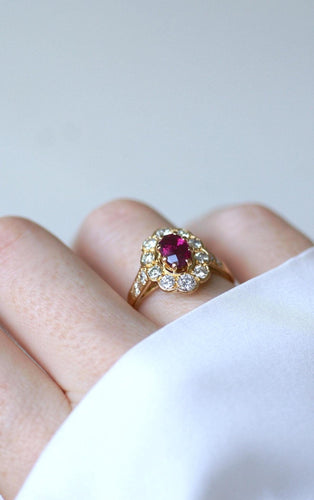Bague 59 Bague marguerite ovale en or jaune 18k et rubis, diamants 58 Facettes