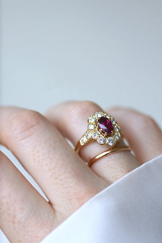 Bague 59 Bague marguerite ovale en or jaune 18k et rubis, diamants 58 Facettes