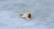 Bague 59 Bague marguerite ovale en or jaune 18k et rubis, diamants 58 Facettes