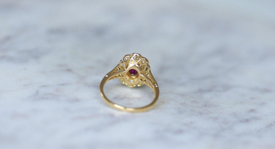 Bague 59 Bague marguerite ovale en or jaune 18k et rubis, diamants 58 Facettes