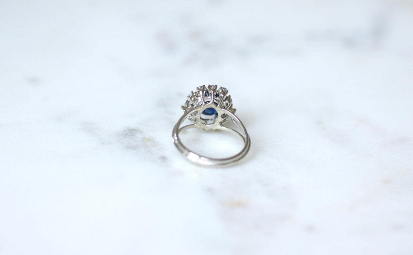 Bague 53.5 Bague marguerite saphir 2,40 ct et diamants en or blanc 18k 58 Facettes
