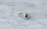 Bague 60 Bague marguerite - Bague entourage en or jaune 18kt rhodié, saphir et diamants 58 Facettes