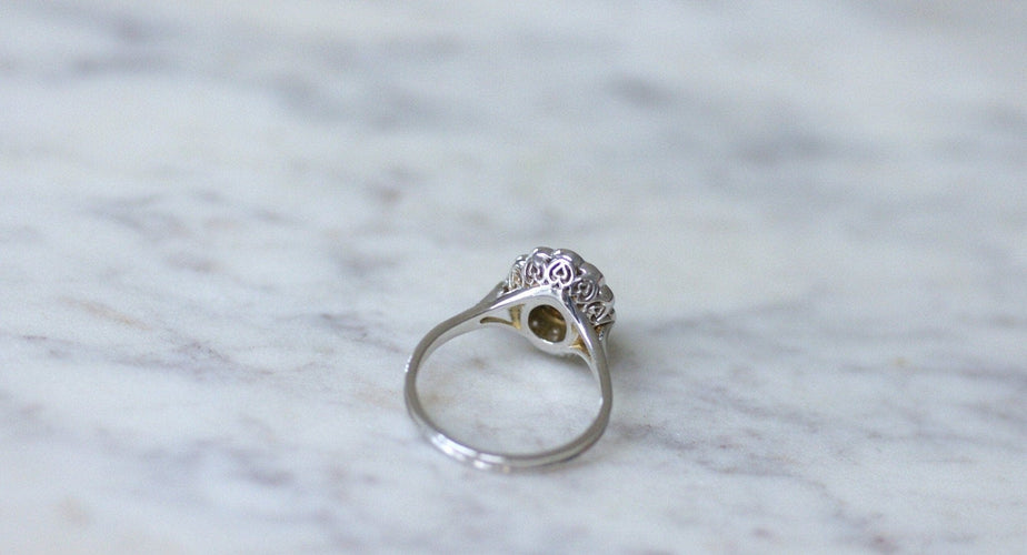 Bague 60 Bague marguerite - Bague entourage en or jaune 18kt rhodié, saphir et diamants 58 Facettes