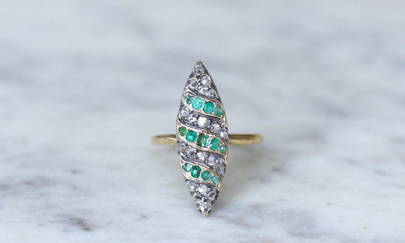 Bague 65 Bague marquise pavée en or jaune 18kt et diamants, émeraudes 58 Facettes