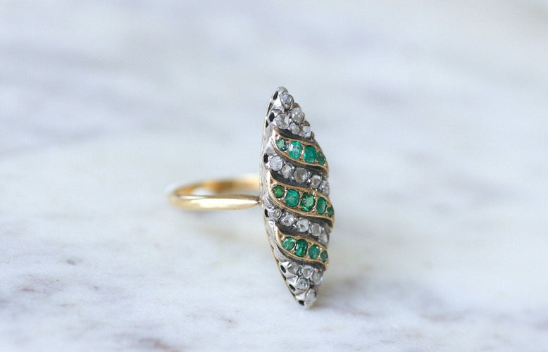 Bague 65 Bague marquise pavée en or jaune 18kt et diamants, émeraudes 58 Facettes