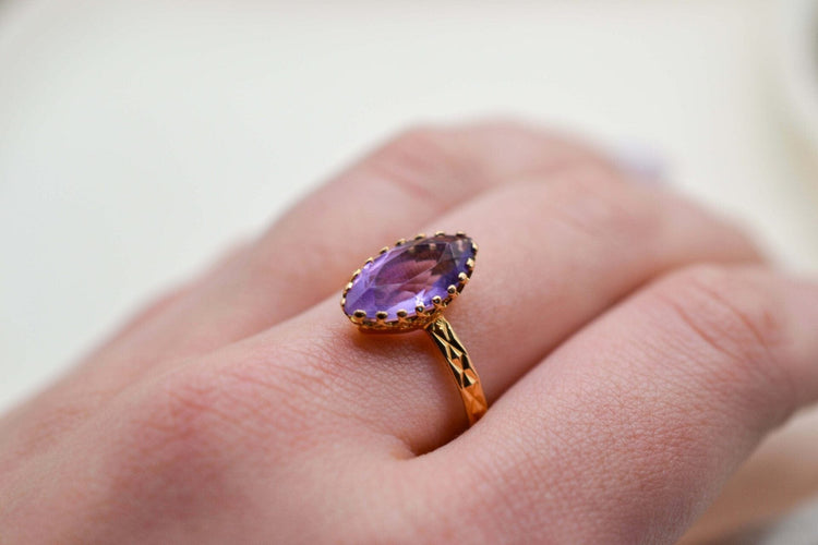Bague 59 Bague navette en or jaune 18 carats et améthyste 58 Facettes 3868