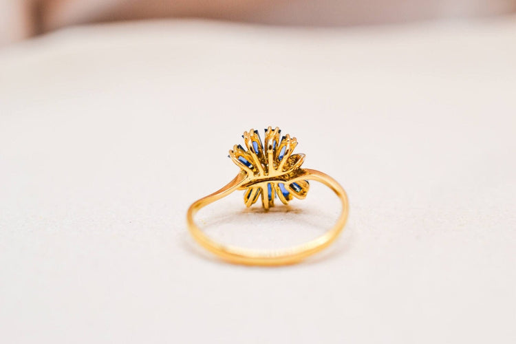 Bague 50 Bague en or jaune 14 carats saphirs taille trapèze et diamants 58 Facettes 3859