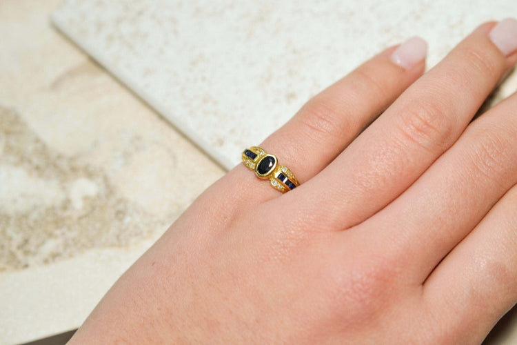 Bague 49.5 Bague bandeau Art Déco en or jaune 18 carats et saphirs, diamants 58 Facettes 3682