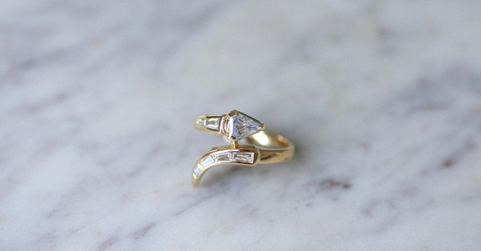 Bague 54 Bague serpent en or jaune 18k et diamants taille Superman et trapèze 58 Facettes