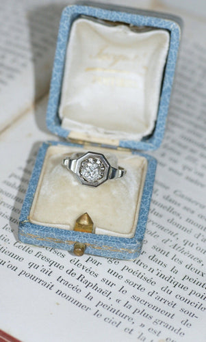 Bague 56 Bague solitaire Art Déco en or blanc 18kt et diamant 0,90 ct 58 Facettes