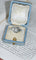 Bague 56 Bague solitaire Art Déco en or blanc 18kt et diamant 0,90 ct 58 Facettes