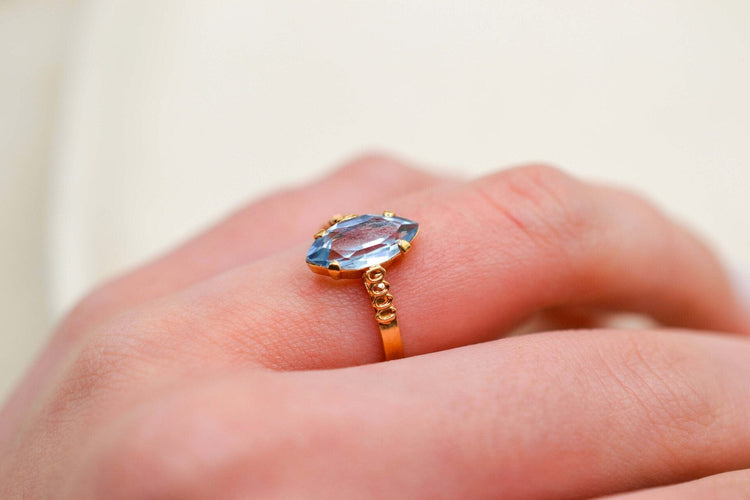 Bague 55 Bague navette en or jaune 18 carats et spinelle synthétique Verneuil 58 Facettes 3865